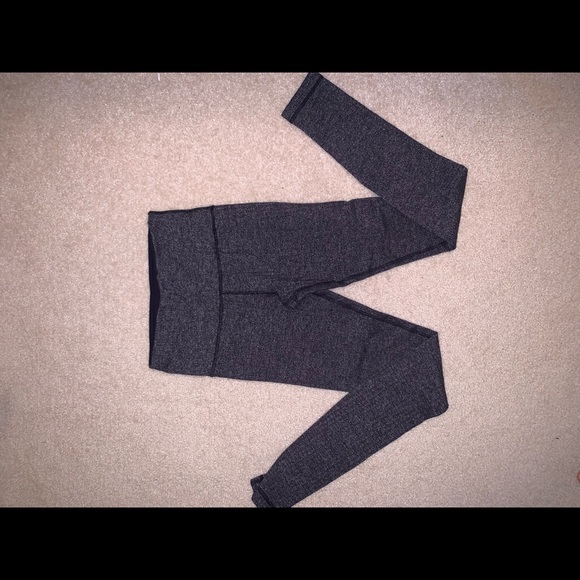 Lululemon high rise wunder unders - Picture 3 of 4